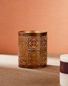Bougeoir élégant en métal pour la décoration intérieure Bougeoir élégant et fonctionnel pour l'éclairage ambiant et l'atmosphère confortable - Product Image 1