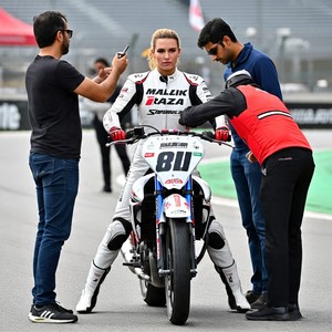 Trajes de carrera de motocicletas de cuero de vaca de grano superior genuino de calidad premium de larga duración-Colores, diseños, tamaños, logotipos y gráficos personalizados - Product Image 6