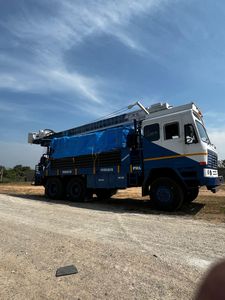 Machine de forage de puits d'eau montée sur camion d'occasion, diamètre de forage maximal de 300 mm, moteur principal disponible, utilisation immédiate, multifonctionnelle - Product Image 2