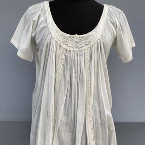 เดรสแฟชั่นใหม่คอวีลึกสำหรับเจ้าสาวของขวัญเฉพาะบุคคลของผู้หญิงขนาดใหญ่ผูกคอวีหลวมทำด้วยมือสไตล์ตะวันตก - Product Image 1