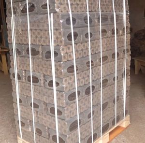 Granulés de bois de qualité supérieure, prix à la tonne, briquettes, combustible biomasse, granulés de pin et de chêne au meilleur prix. - Product Image 4