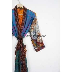 Bata de Seda Vintage India con Parches - Elegante Bata de Maternidad para Playa de Verano, Boda, Larga, con Manga Tres Cuartos, Cuello en V y Cordón Ajustable - Product Image 6