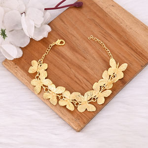 Pulsera de Diseño Floral con Cadena de Eslabones de Latón Chapado en Oro Amarillo de Alta Calidad, Joyería Moderna Personalizada para Mujeres y Niñas - Product Image 4