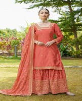 Créez des moments précieux avec notre Salwar Kameez en soie artistique brodé non cousu, couleur vive, spécial mariage et fiançailles, prêt à porter en viscose