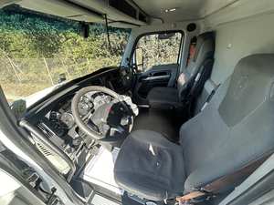 Camión de Gasolina/Combustible USADO Source Now T680 2021 de 4800 Galones - Paccar 400HP 12 Velocidades AMT - Exportación Global - Despacho de Aduana Gratuito - Product Image 2