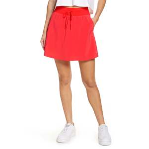 กระโปรงกางเกง Zella Taylor Performance สำหรับผู้หญิง ลายดอกชบาสีแดง ไซส์ใหญ่ ผลิตจากผ้าสแปนเด็กซ์คอตตอน ตกแต่งด้วยโลโก้ - Product Image 1