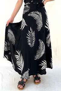 กระโปรงยาวพิมพ์ลายโบฮีเมียนสำหรับผู้หญิง คุณภาพสูง ผลิตจากผ้าวิสโคส 100% เหมาะสำหรับใส่ไปเที่ยวทะเลช่วงฤดูร้อน ลายชนเผ่าดอกไม้ สวมใส่สบาย ระบายอากาศได้ดี - Product Image 4