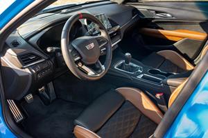 รถเอสยูวี CT4 V ปี 2025 รุ่น R18 สีดำ ปีกนก ขับเคลื่อนสี่ล้อ ไมล์น้อย เกียร์อัตโนมัติ พวงมาลัยซ้าย เบนซิน หลังคาซันรูฟแบบพาโนรามา เบาะหนัง - Product Image 3