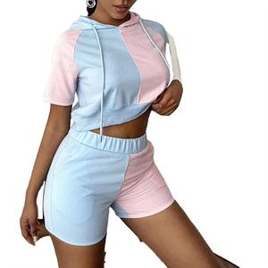 Fabricant sur mesure de survêtements pour femmes, ensembles de 2 pièces, sweat-shirt à capuche court et pantalon de survêtement, jogging court avec poches - Product Image 4