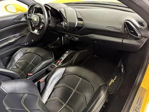 Ferrari 488 Spider Convertible 2018, Certificado, Limpio y en Buen Estado, Motor Turbo de 8L, Neumáticos R17/R20, Asientos de Cuero, Ligero, para Paseos - Product Image 3