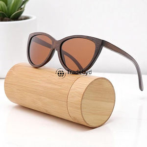 Lunettes de soleil en bois faites à la main Lunettes d'extérieur élégantes pour un mode de vie durable par Tradebyd - Product Image 2
