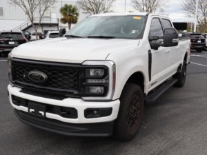 Ford Super Duty F-350 SRW LARIAT 2025 d'occasion en excellent état - Product Image 3