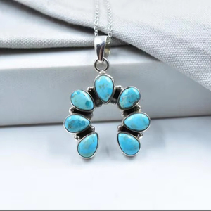 สร้อยคอทำมือขนาด 18 นิ้ว ปรับได้ พร้อมจี้โมฮาวีเทอร์ควอยซ์ประดับขอบด้วยโรเดียมและทองคำ บนตัวเรือนเงินแท้ เหมาะสำหรับทั้งชายและหญิง - Product Image 1