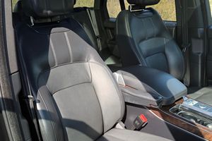 รถยนต์ Range Rover P525 HSE ปี 2020 สภาพดีเยี่ยม เครื่องยนต์ V8 ซูเปอร์ชาร์จ 518 แรงม้า ระบบขับเคลื่อน 4 ล้อแบบ Full-Time พร้อมระบบกันสะเทือนแบบปรับได้อัตโนมัติ ไม่ได้ดัดแปลงใดๆ - Product Image 5