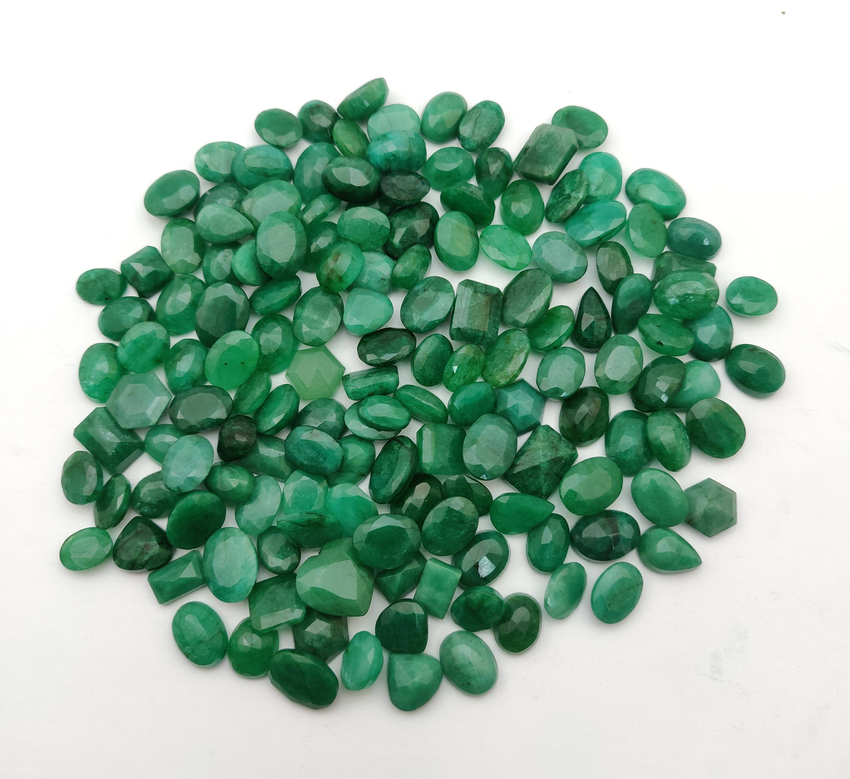 สีเขียวเข้ม