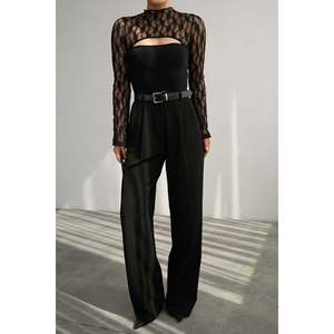 Blusa Negra con Recortes de Encaje - Product Image 2