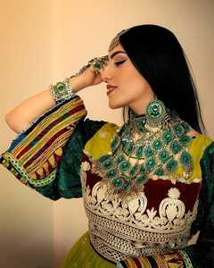 2024 nouvelle tendance haute qualité ensembles de bijoux faits à la main personnalisé multicolore afghan bijoux boucles d'oreilles collier et casque Tikka ensembles - Product Image 5