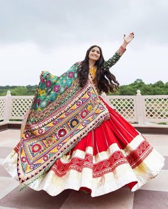 Nouveau Design Navratri Collection spéciale mousseline de coton impression numérique et vrai miroir travail Lehenga Choli avec travail à la main dentelle Dupatta - Product Image 1