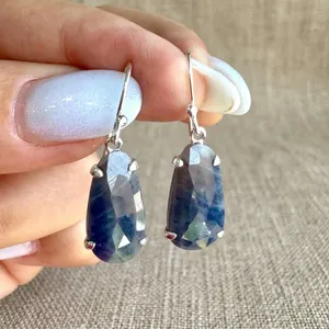 Pendientes de zafiro azul en forma de lágrima con engaste de puntas, pequeños y delicados, de plata de ley 925, piedra de nacimiento de septiembre, regalo clásico - Product Image 6
