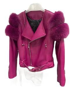 Veste en cuir de laine décontractée OEM pour femmes Garniture en fourrure de renard Col à capuche Fermeture à glissière Respirante Formelle pour la saison d'hiver Taille XS - Product Image 3