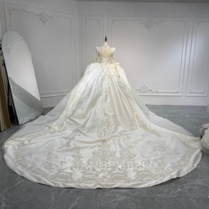 XS269 Vestido de Novia de Gala con Cuello Alto, Satén y Cuentas, Estilo Imperio, con Cola Capilla, Flores de Encaje Modernas y Cristales - Product Image 4