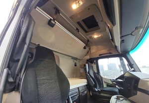 Camión semirremolque Mercedes Actros 2018 usado, vista frontal de la cabina blanca - Product Image 5