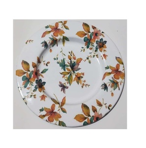 Assiette imprimée de fleurs pour la vaisselle de l'hôtel Assiette de service de forme ronde la plus vendue Assiette de chargeur de vaisselle artisanale - Product Image 1