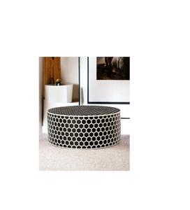 Table d'appoint artisanale en os incrusté, offrant un attrait décoratif haut de gamme pour les espaces intérieurs modernes - Product Image 2