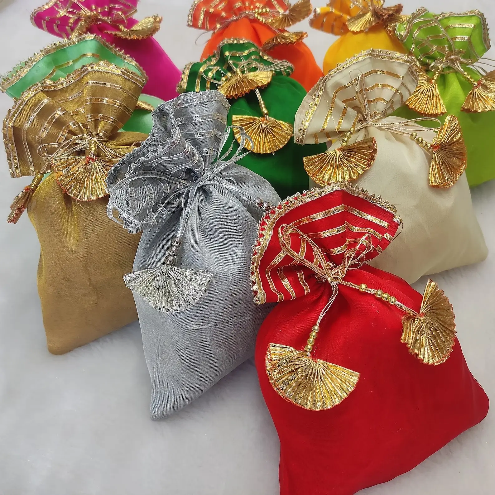 Indah warna campuran Gota Organza kain Potli hadiah pesta pernikahan kemasan perhiasan tas tali serut