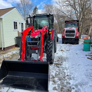 Compre el potente y versátil tractor Massey Ferguson GC1725M con características avanzadas, entrega rápida para todas sus necesidades agrícolas - Product Image 6