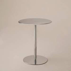 Mesa Auxiliar Moderna con Acabado de Peltre y Diseño Redondo Minimalista y Elegante para Espacios Interiores con Estilo - Product Image 5