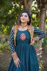 ROBE DE TRAVAIL À BRODERIE GEORGETTE LOURDE AVEC BRODERIE LOURDE DUPATTA - Product Image 2