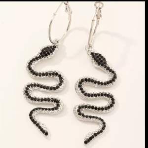 Pendientes de serpiente hechos a mano con cuentas de semillas Pendientes de gota de moda en estilo vintage de La India - Product Image 2