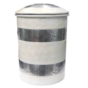 Urnes de crémation galvanisées par émail blanc de couleur urnes de crémation en métal de fer de vente chaude avec des bandes de gravure - Product Image 1