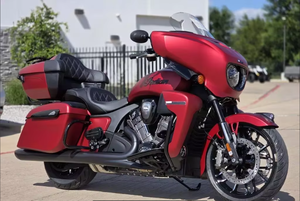 Motocicleta Indian Roadmaster PowerPlus Dark Horse 112 con PowerBand Sun en Venta - Product Image 2