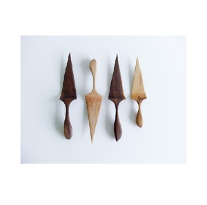 Serveur à gâteaux en acier inoxydable de qualité supérieure avec des détails antiques élégants, parfait pour les mariages haut de gamme et les décorations d'événements - Product Image 1