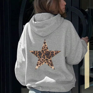 Vêtements féminins personnalisés sweat à capuche décontracté à imprimé guépard avec logo sur le devant sweats en polaire chaud pulls à poches amples - Product Image 1