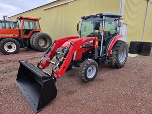 Tractor Agrícola Massey Ferguson Rojo 4x4 con Cargador Frontal, Máquina Agrícola Multifuncional con Motor de 50HP Automático - Product Image 6
