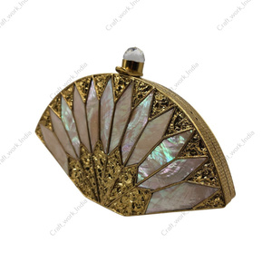 Pochette di Lusso a Forma di Ventaglio con Pannelli in Madreperla, Cornice Dorata Texturizzata e Pomello in Cristallo, Borsa <span class=keywords><strong>da</strong></span> <span class=keywords><strong>Sera</strong></span> - Product Image 3