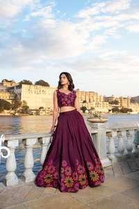 Nouveau 2024 dernière robe fantaisie à la mode Tussar Silk Lehenga Choli & Dupatta avec imprimé floral et fournisseur de travail en aluminium de l'Inde - Product Image 3