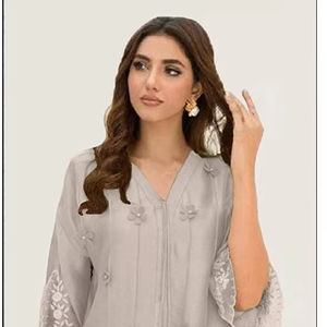 Elegante XL (42) Seda Viscosa Shalwar Kameez Set Ropa de fiesta étnica de calidad superior para mujeres con acabado lujoso - Product Image 1