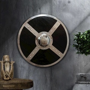 Escudo vikingo medieval negro con detalles plateados hechos a mano de madera contrachapada de abedul maciza personalizable por el fabricante de cuchillos - Product Image 3