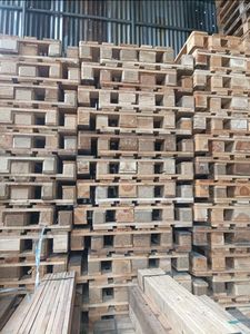 Proveedor mayorista de paletas de madera de alta calidad en stock, compre una nueva paleta de madera Euro EPAL a un precio barato, entrega rápida a la venta. - Product Image 3