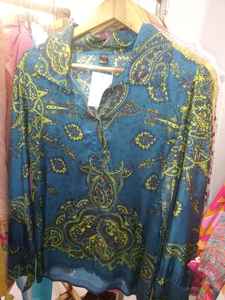 Túnica estampada azul, Top de manga larga con cuello en V y tapeta de botones, blusa informal holgada de verano, moda diaria Vintage 2025 - Product Image 5