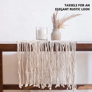 Nouveau Chemin de Table Bohème en Macramé de Luxe 40x100 cm Blanc Floral Géométrique Tricoté à la Main avec Paillettes Décoration Bohème pour Dîners et Mariages - Product Image 5