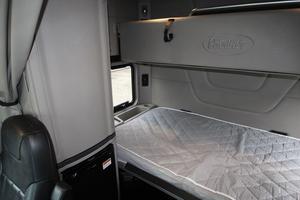 Camion d'occasion de bonne qualité, PE TERBILT 579 de 2018, moteur diesel, puissance 335 kW (455 ch), formule de roulement 6x4, Euro 6, transmission automatique, conduite à gauche. - Product Image 4