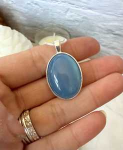 Pendentif en agate bleue faite à la main en pierre précieuse collier en argent pierre ovale bijoux artisanaux pendentif élégant pour les femmes - Product Image 3