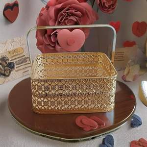 Venta caliente Cesta de almacenamiento de regalo de metal cuadrado Diseño fantástico Cesta de regalo de metal de color dorado de la India - Product Image 2