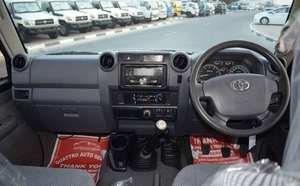 Toyota Land Cruiser Pickup d'occasion à transmission manuelle à vendre, simple cabine, conduite à droite - Product Image 2