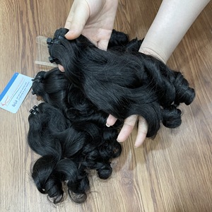 Articles chauds Extensions de cheveux bouncy Curl Extensions de cheveux humains vietnamiens crus Double dessiné Pas d'enchevêtrement Pas de perte Prix de gros - Product Image 1